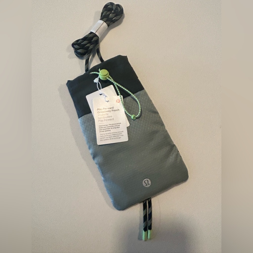 Lululemon Play Forward Crossbody Pouch